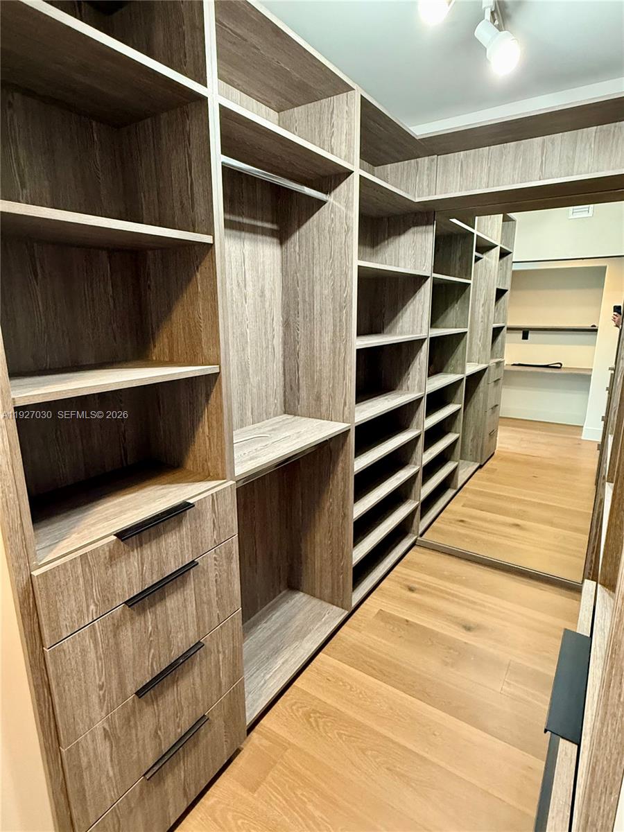 See details 706 2 / 3 2150 sq. ft. $ 2025-12-08 0 Photo