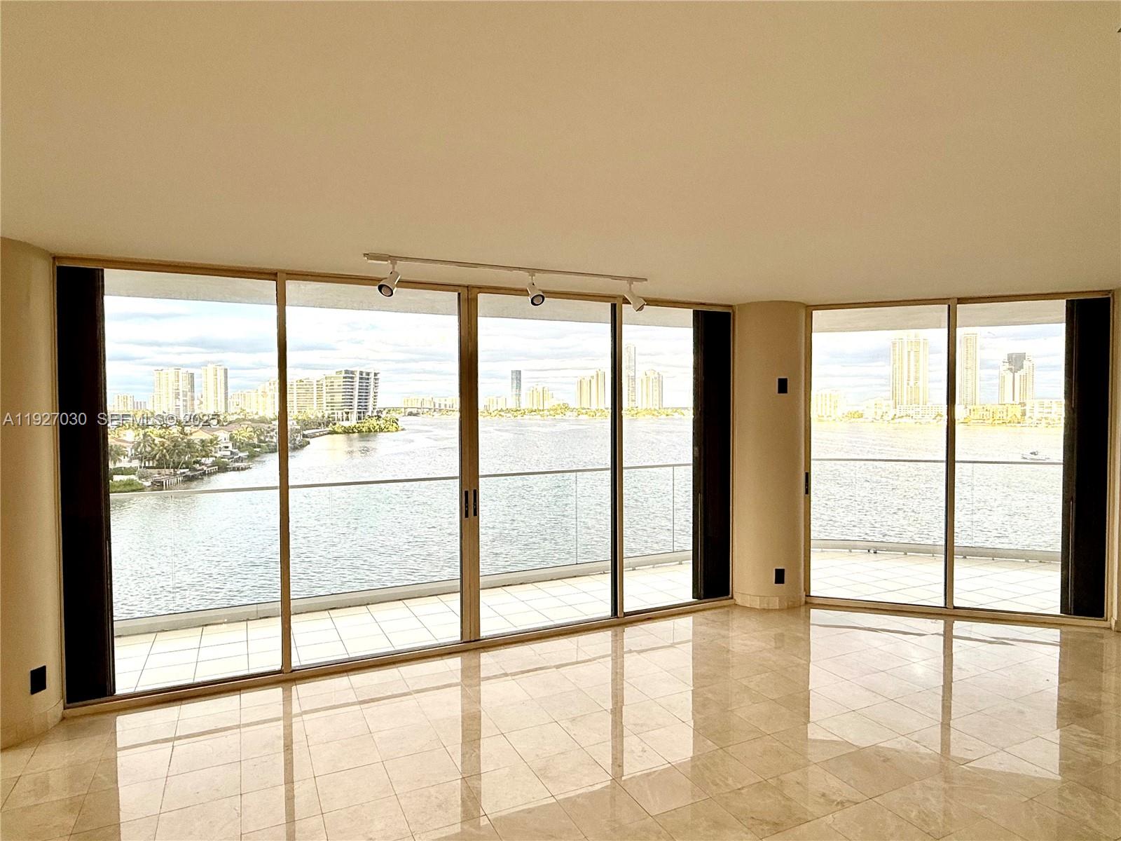 706 2 / 3 2150 кв.футов $ 2025-12-08 0 Фото