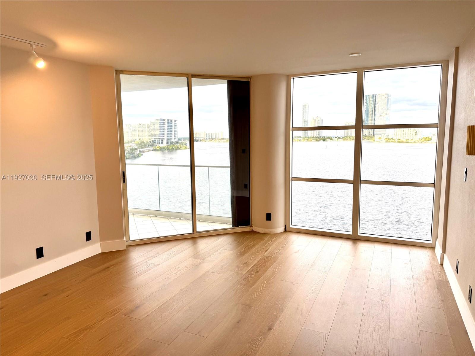 706 2 / 3 2150 кв.футов $ 2025-12-08 0 Фото