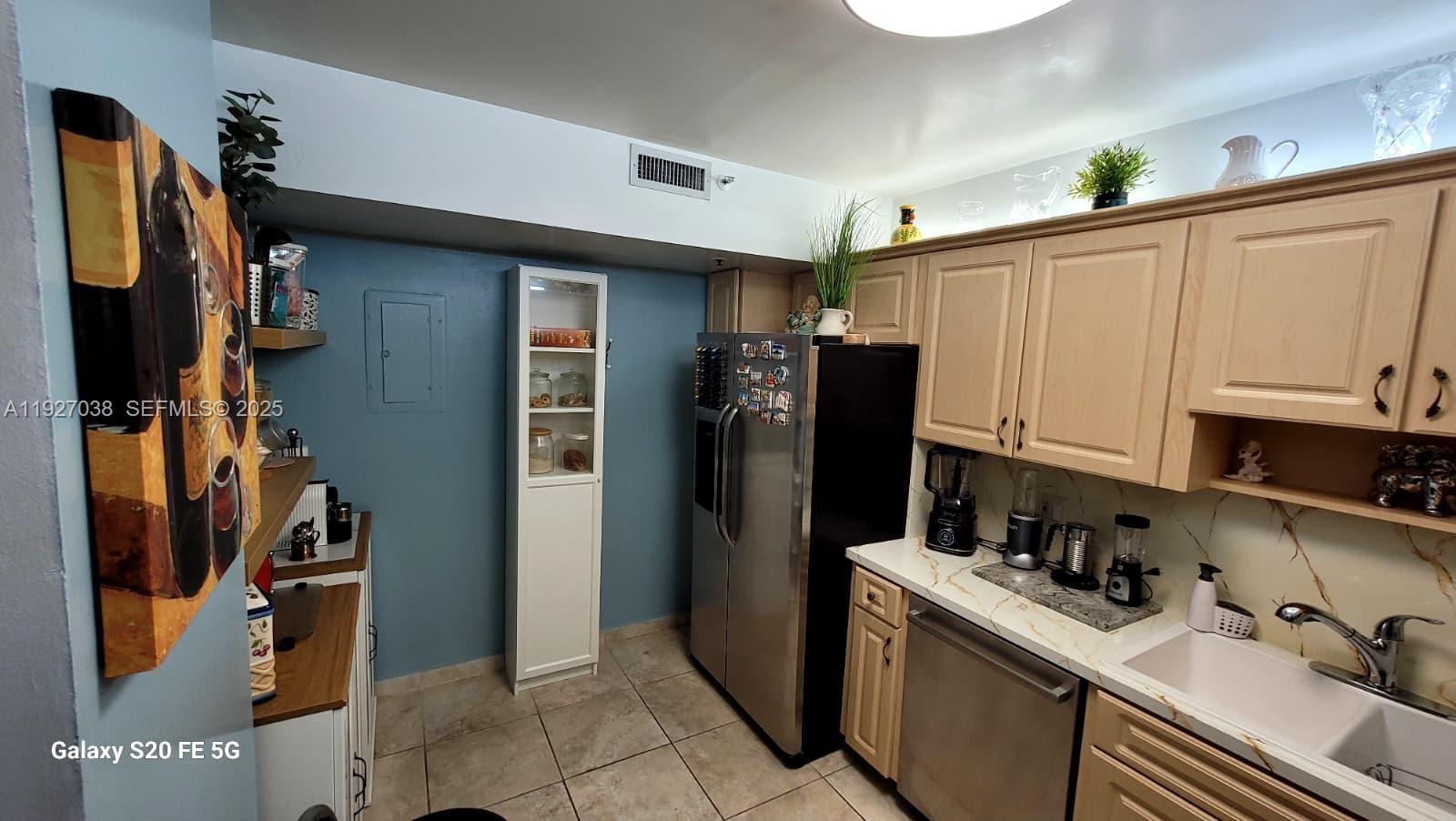 See details 705 2 / 2 1132 sq. ft. $ 2025-12-08 0 Photo