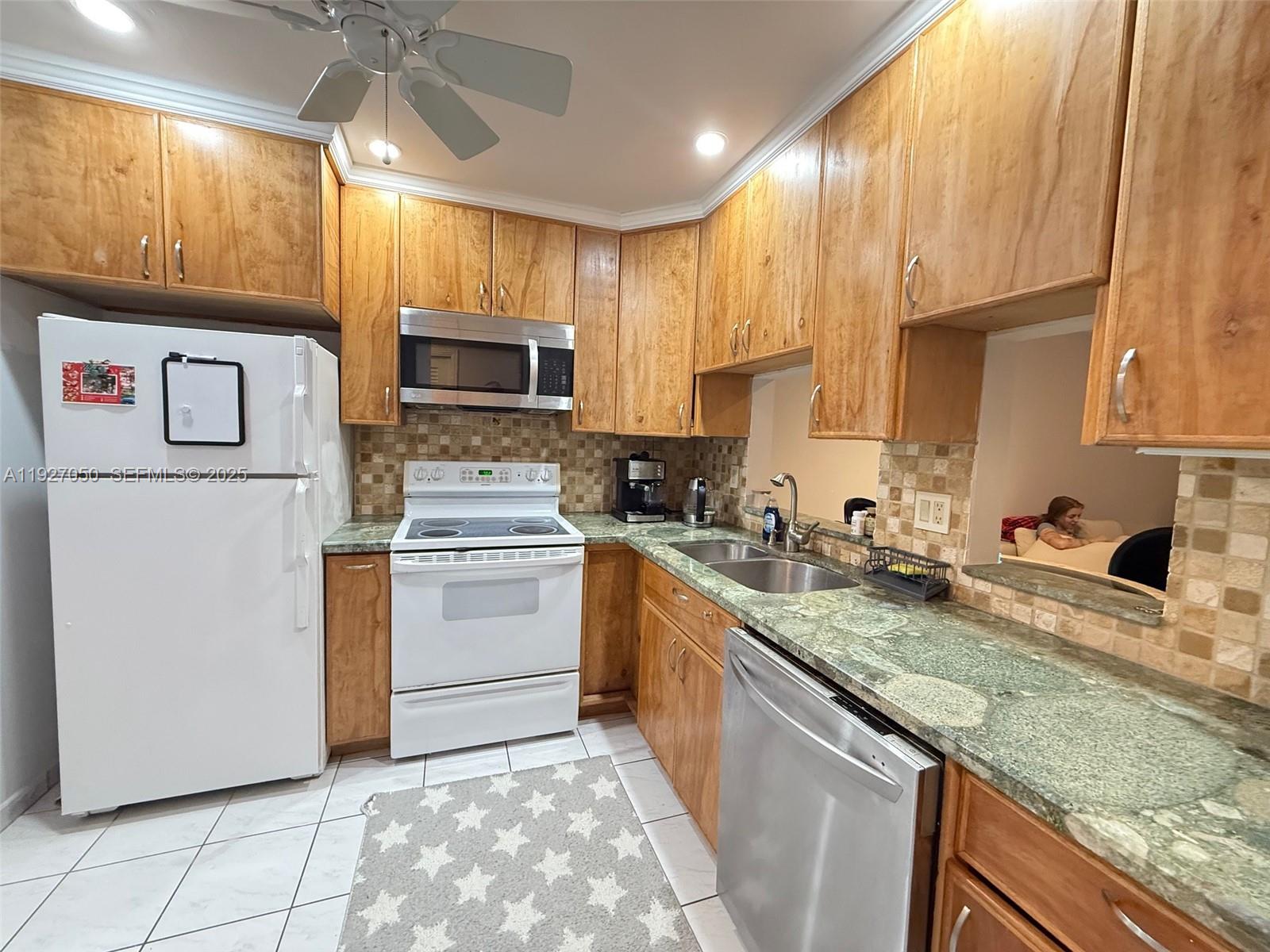 Photo of 219 14th Ave #404, Hallandale Beach, Florida, 33009 -