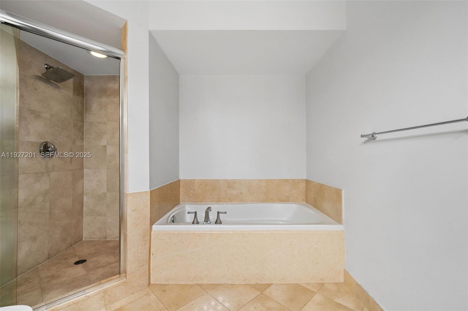 Photo of 19900 Country Club Dr  #1112, Aventura, Florida, 33180 - 