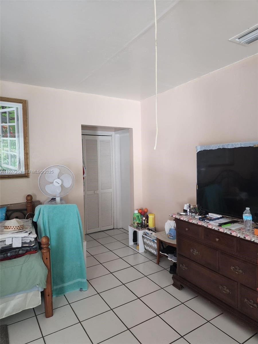 Подробнее / 3372 кв.футов $ 2025-12-08 0 Фото