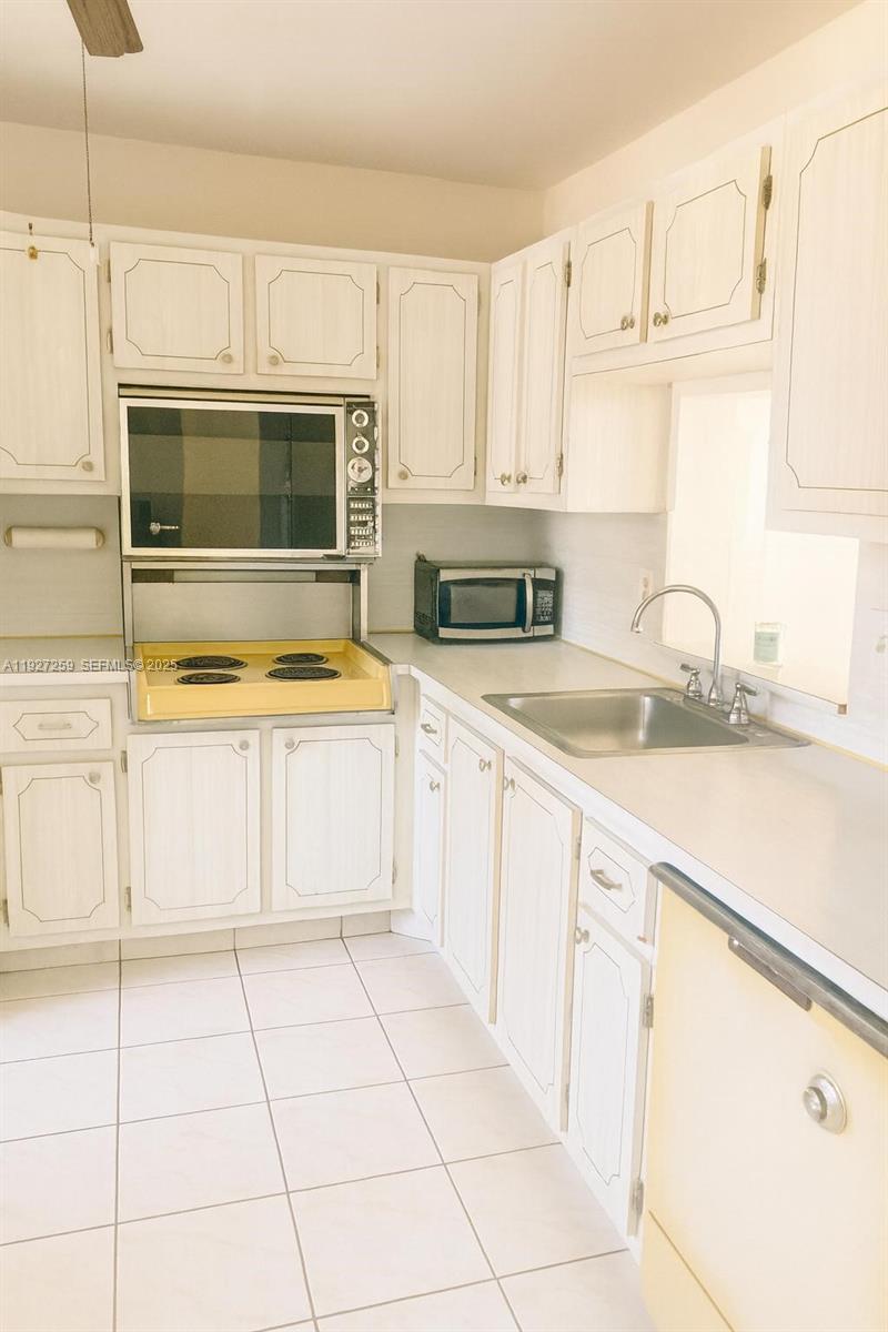 Photo of 610 12th Ave #308, Hallandale Beach, Florida, 33009 -