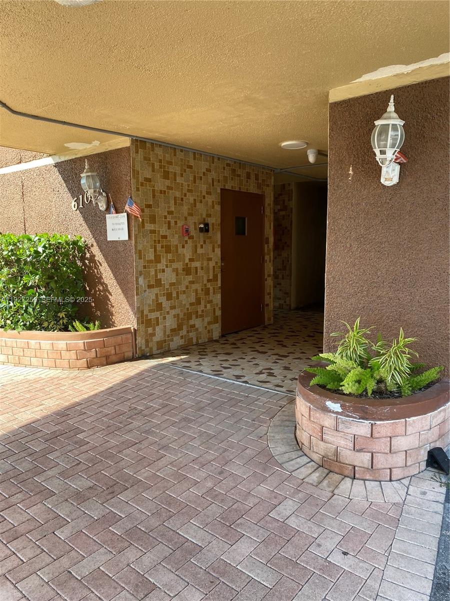 Photo of 610 12th Ave #308, Hallandale Beach, Florida, 33009 -
