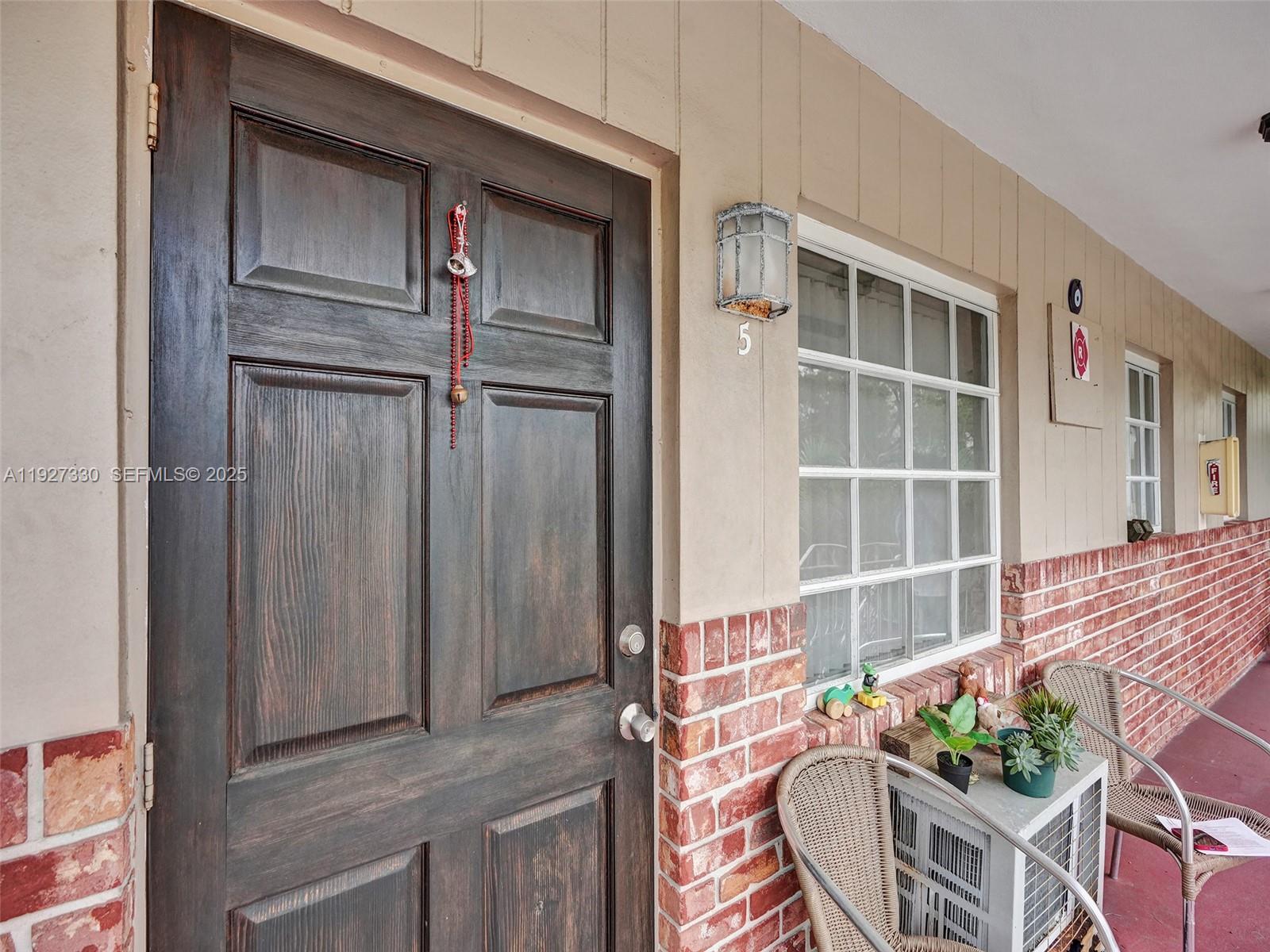 See details / 4334 sq. ft. $ 2025-12-08 0 Photo