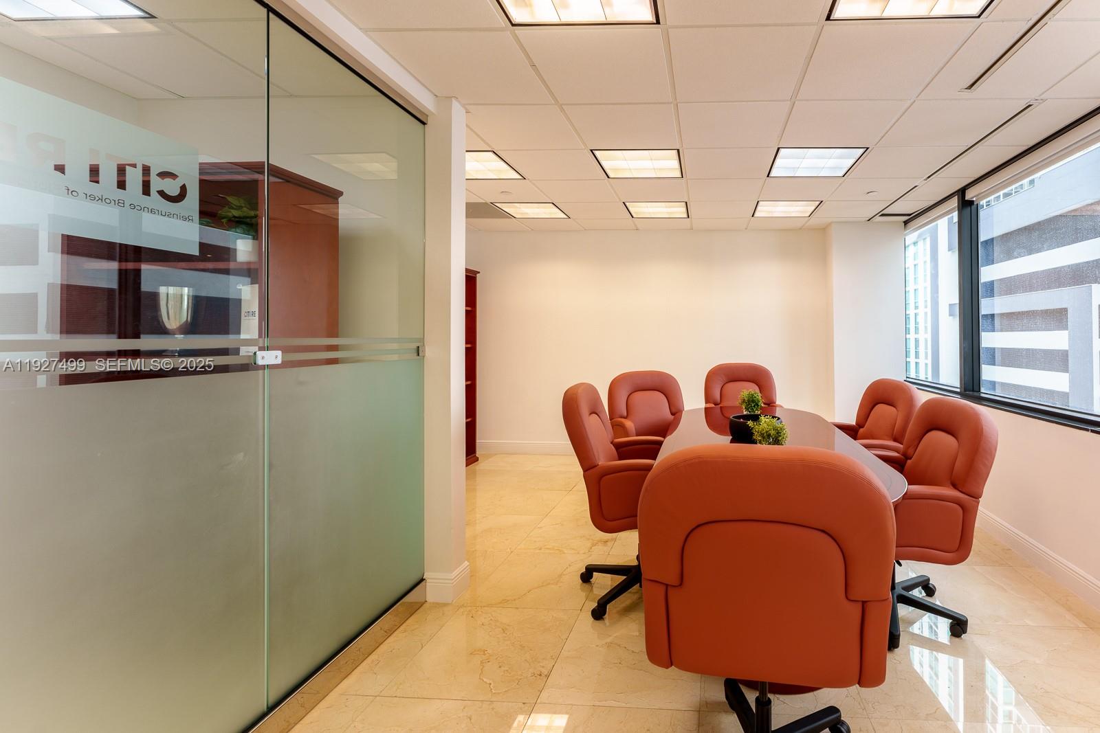 850  /   кв.футов $ 2025-12-09 0 Фото