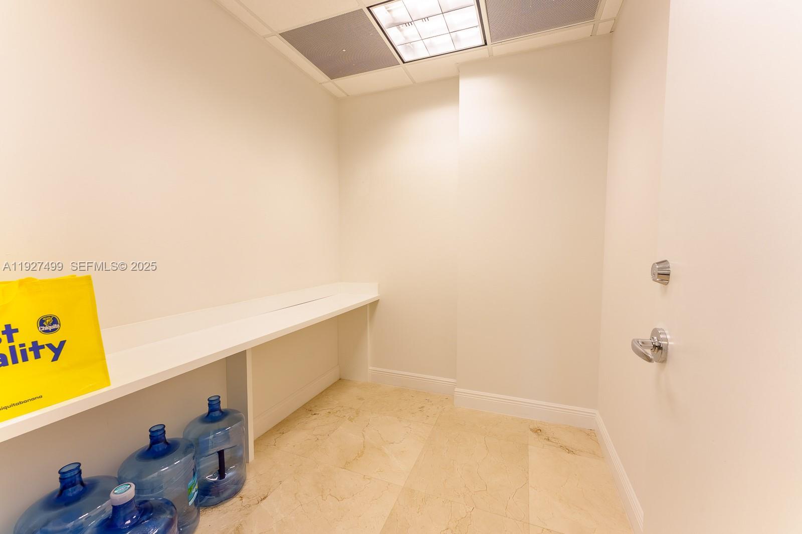 850  /   кв.футов $ 2025-12-09 0 Фото