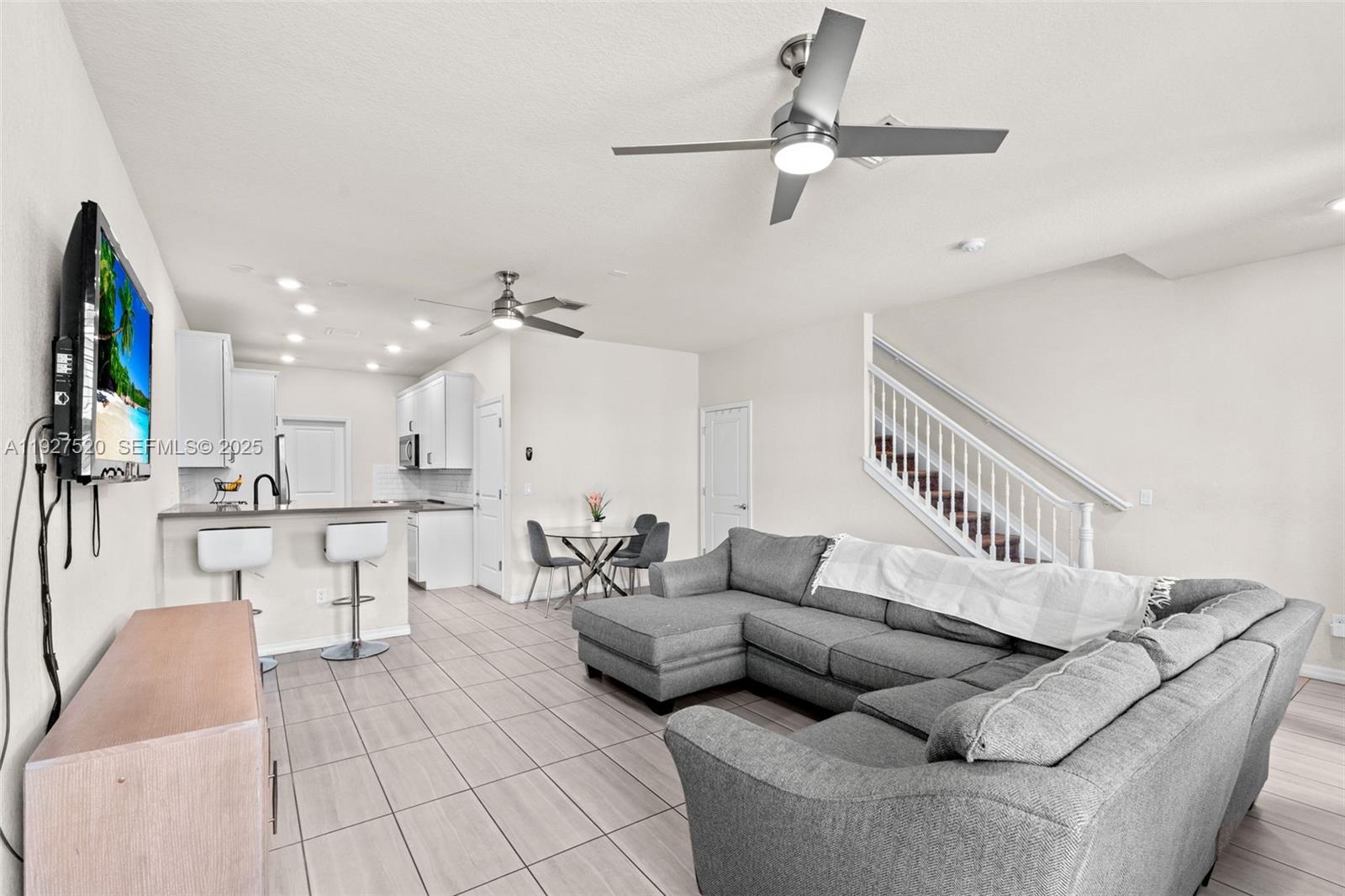 Подробнее 1190 3 / 3 1421 кв.футов $ 2025-12-09 0 Фото