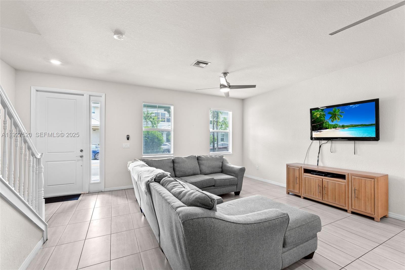 Подробнее 1190 3 / 3 1421 кв.футов $ 2025-12-09 0 Фото