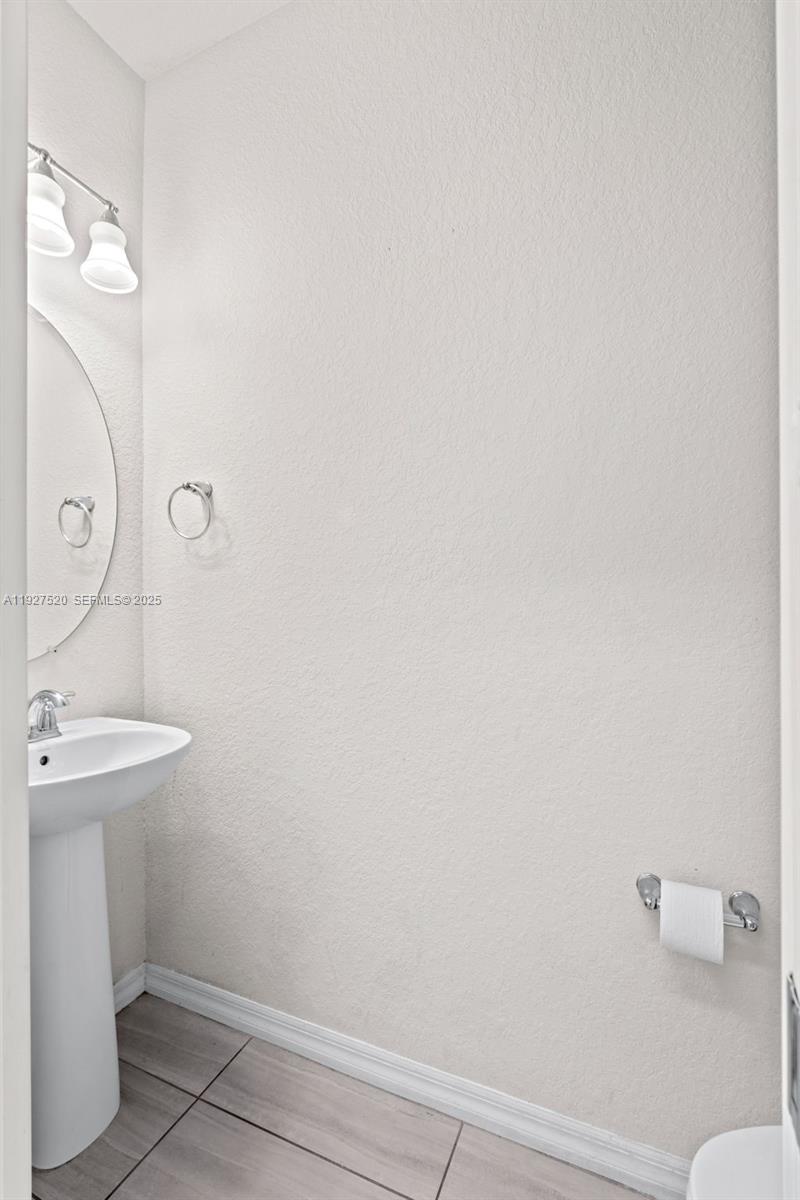 Подробнее 1190 3 / 3 1421 кв.футов $ 2025-12-09 0 Фото