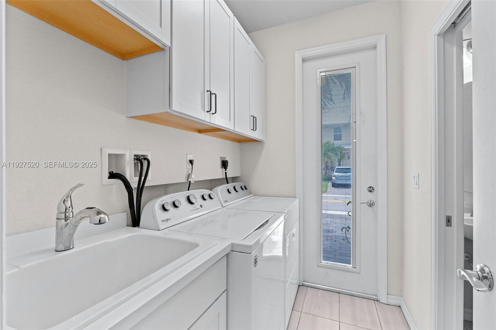 Подробнее 1190 3 / 3 1421 кв.футов $ 2025-12-09 0 Фото