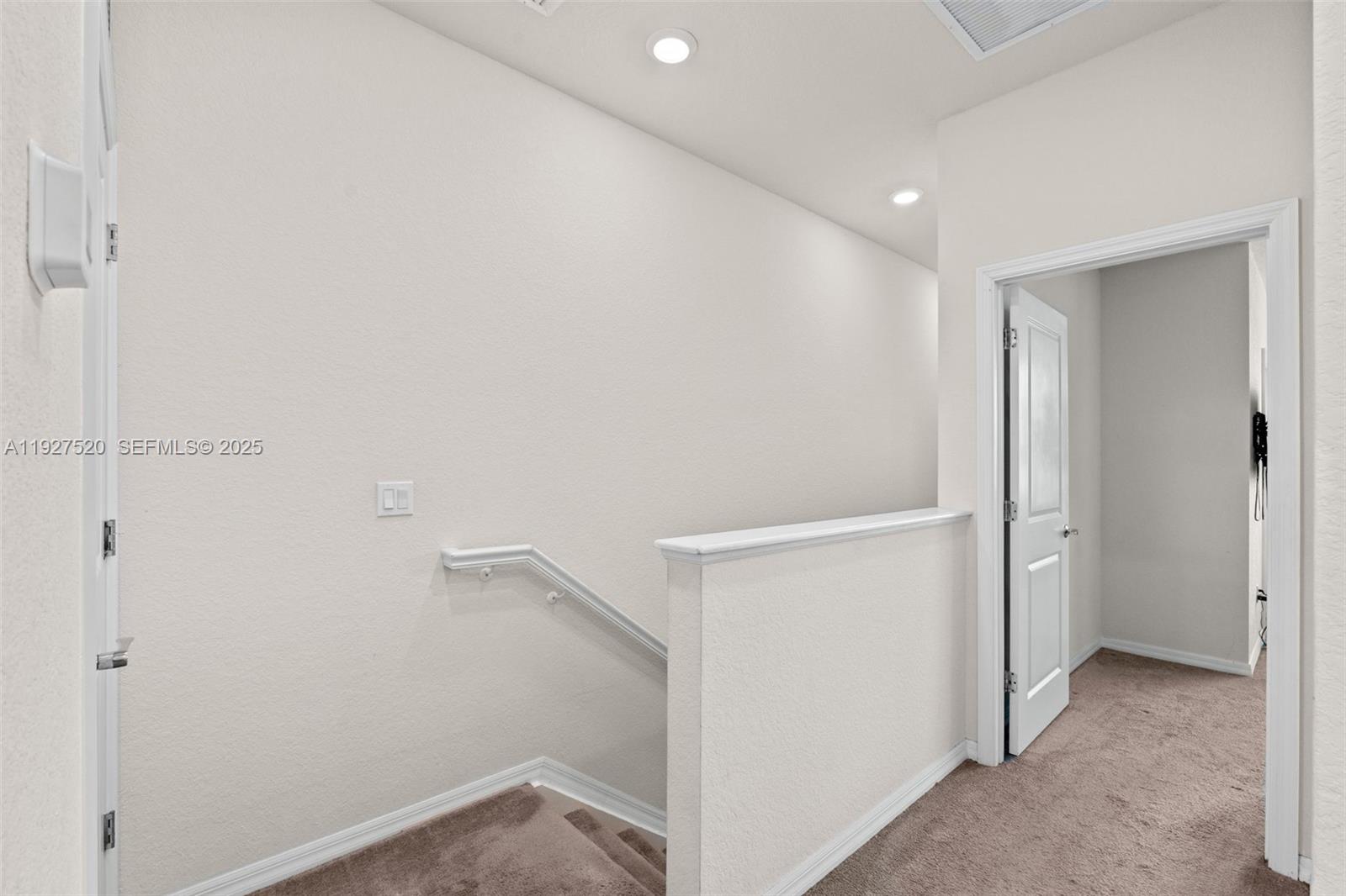 Подробнее 1190 3 / 3 1421 кв.футов $ 2025-12-09 0 Фото