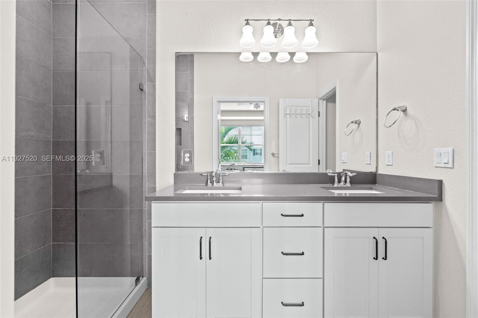 Подробнее 1190 3 / 3 1421 кв.футов $ 2025-12-09 0 Фото