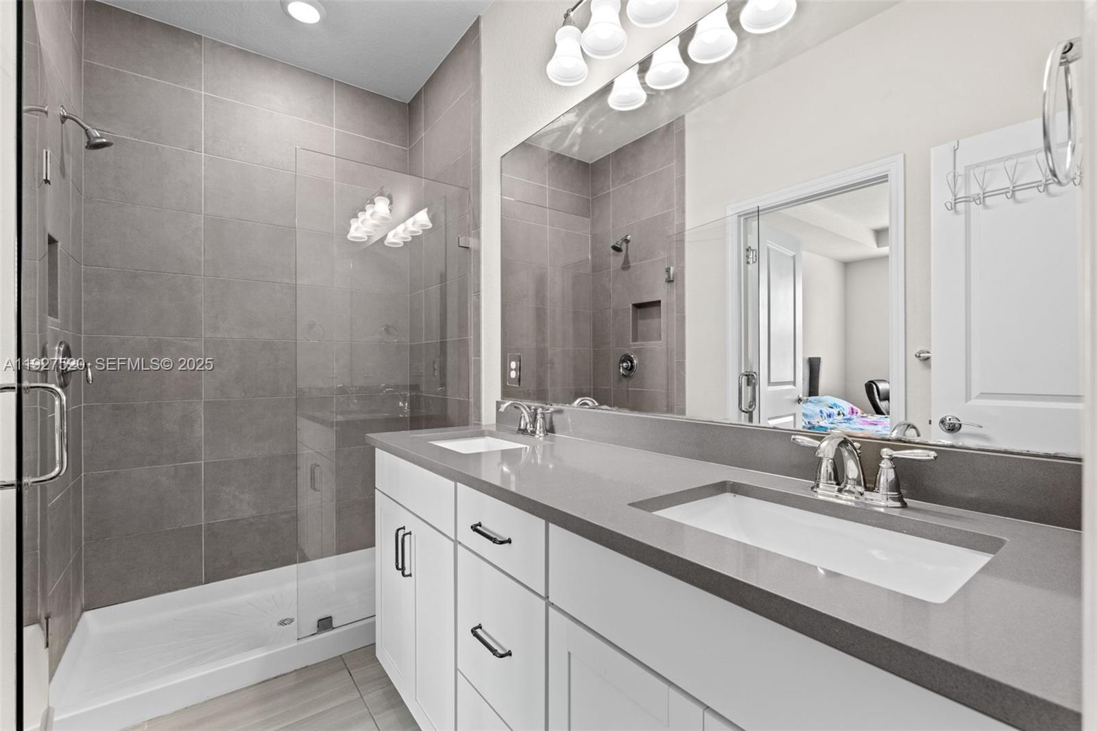 Подробнее 1190 3 / 3 1421 кв.футов $ 2025-12-09 0 Фото