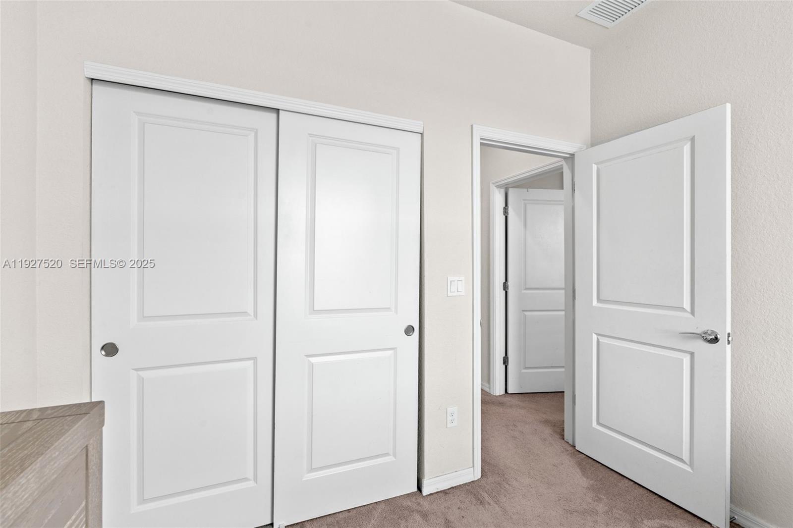 Подробнее 1190 3 / 3 1421 кв.футов $ 2025-12-09 0 Фото