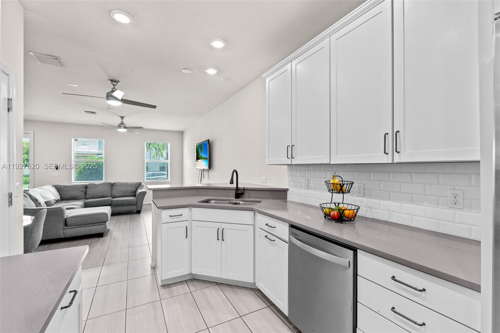 Подробнее 1190 3 / 3 1421 кв.футов $ 2025-12-09 0 Фото