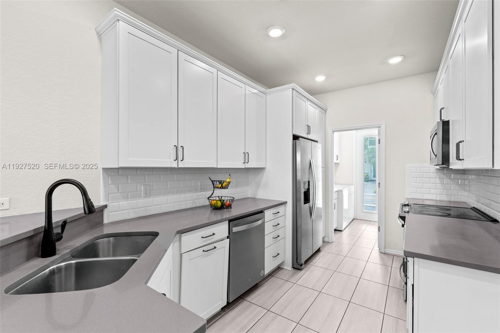 Подробнее 1190 3 / 3 1421 кв.футов $ 2025-12-09 0 Фото