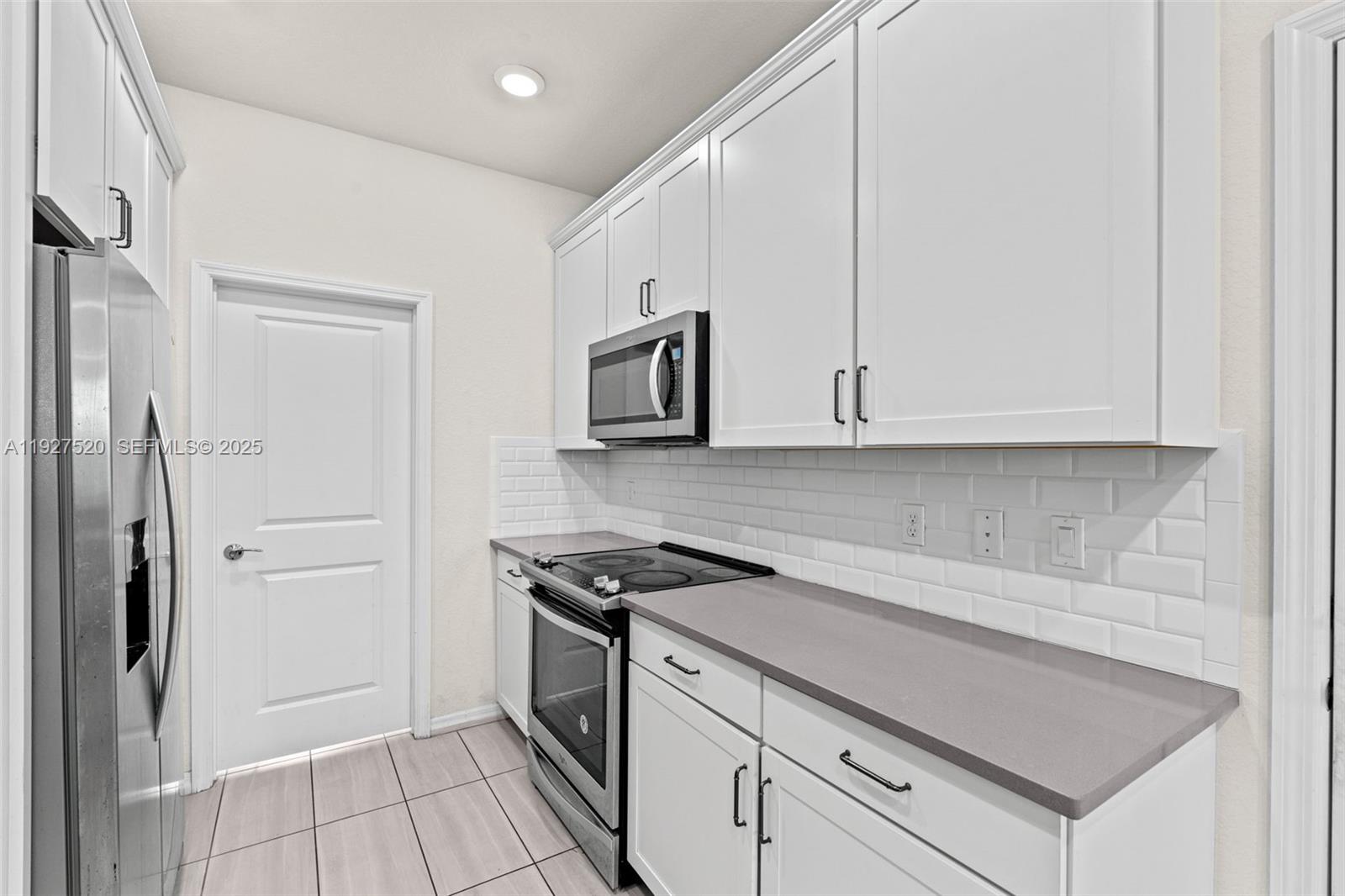 Подробнее 1190 3 / 3 1421 кв.футов $ 2025-12-09 0 Фото