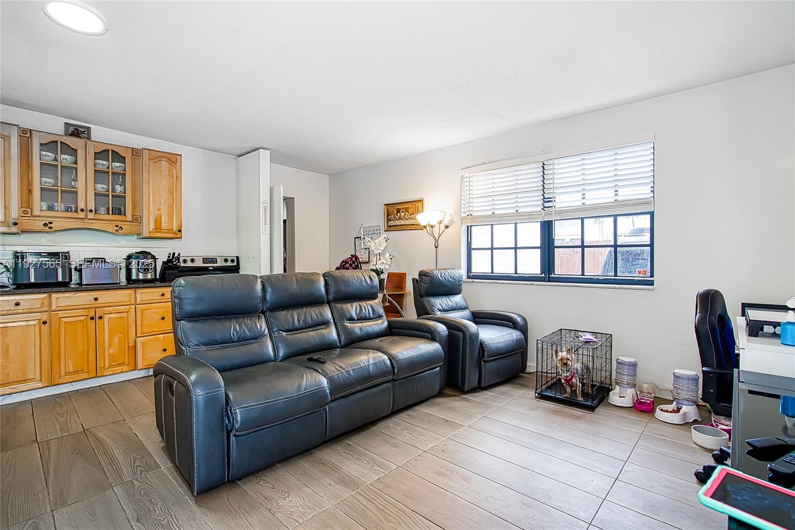 See details / 2113 sq. ft. $ 2025-12-09 0 Photo