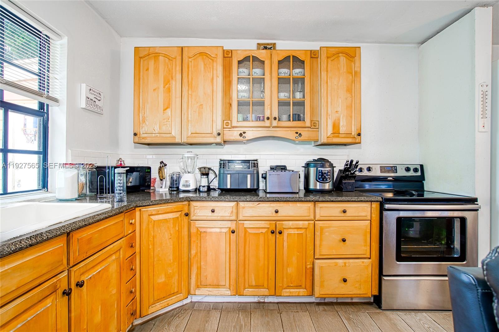 See details / 2113 sq. ft. $ 2025-12-09 0 Photo