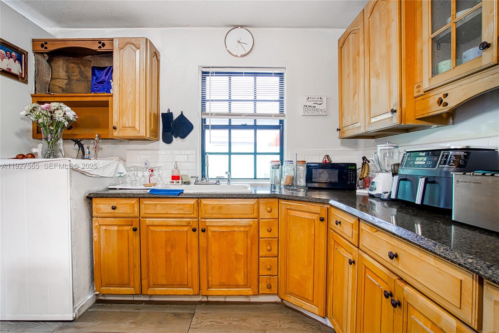 See details / 2113 sq. ft. $ 2025-12-09 0 Photo