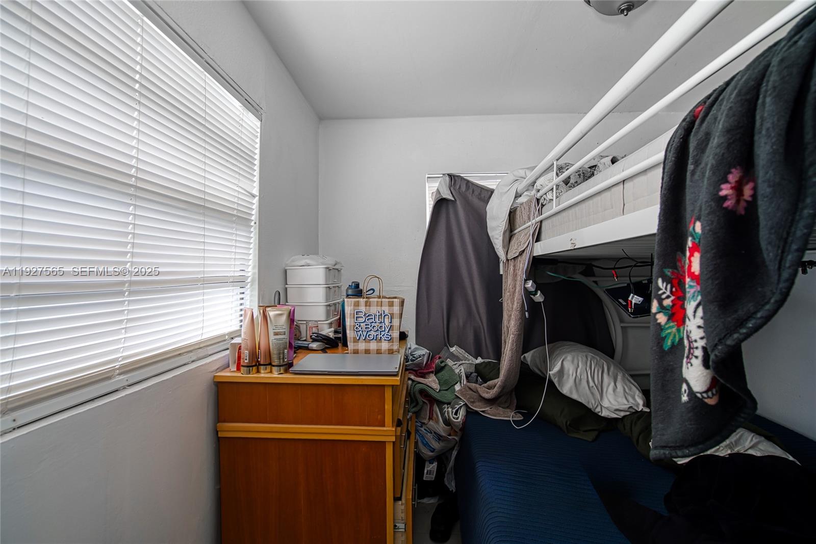 See details / 2113 sq. ft. $ 2025-12-09 0 Photo