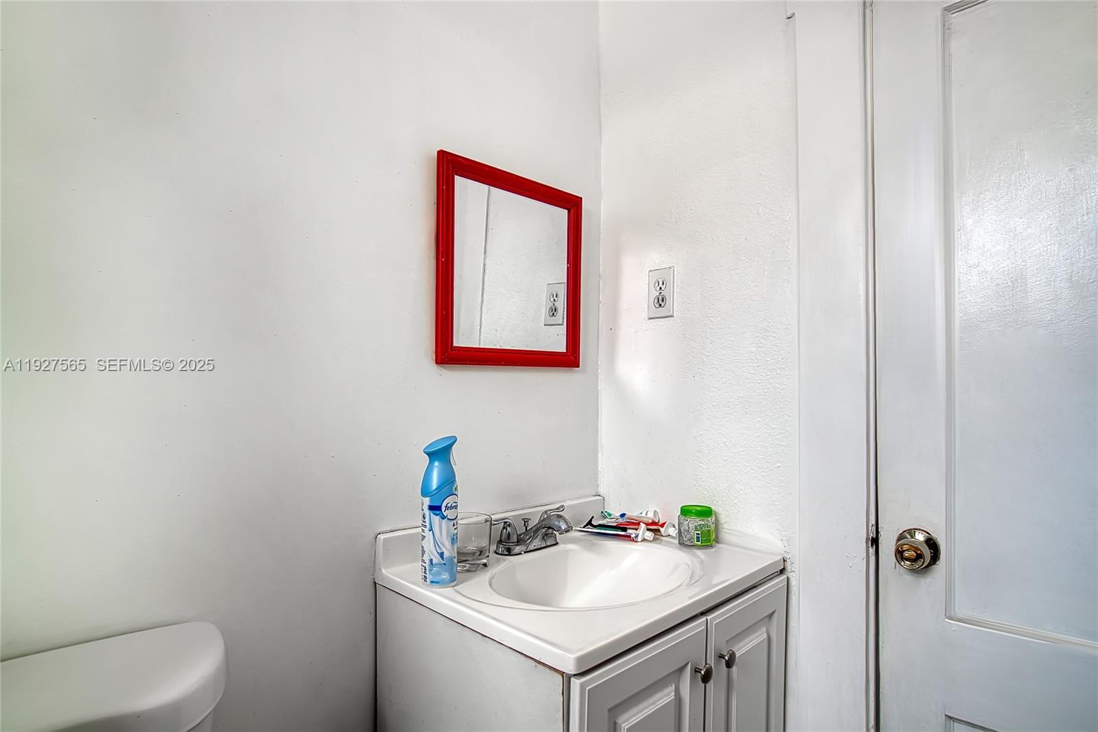 See details / 2113 sq. ft. $ 2025-12-09 0 Photo