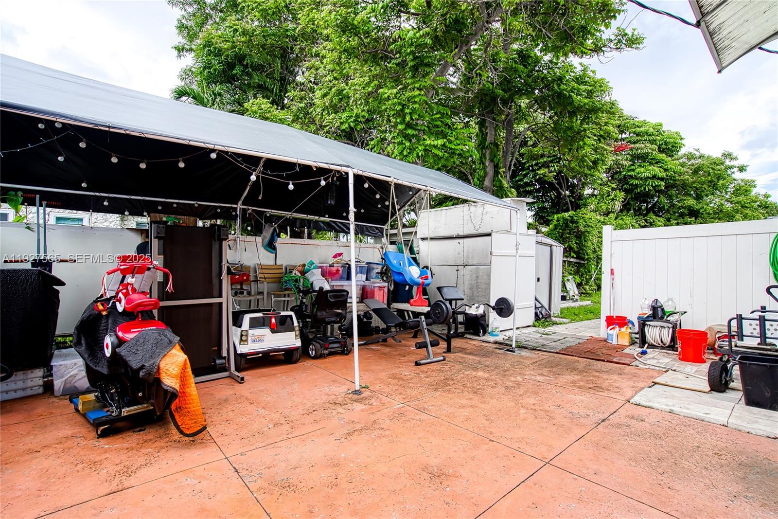 See details / 2113 sq. ft. $ 2025-12-09 0 Photo