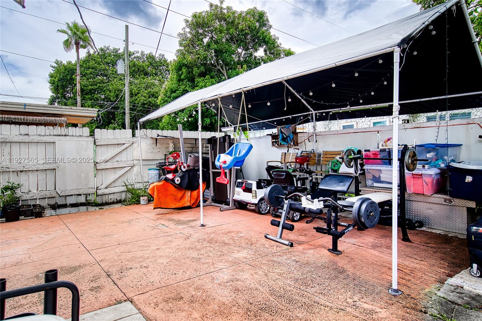 See details / 2113 sq. ft. $ 2025-12-09 0 Photo