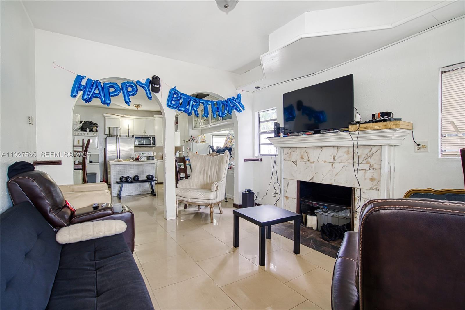 See details / 2113 sq. ft. $ 2025-12-09 0 Photo