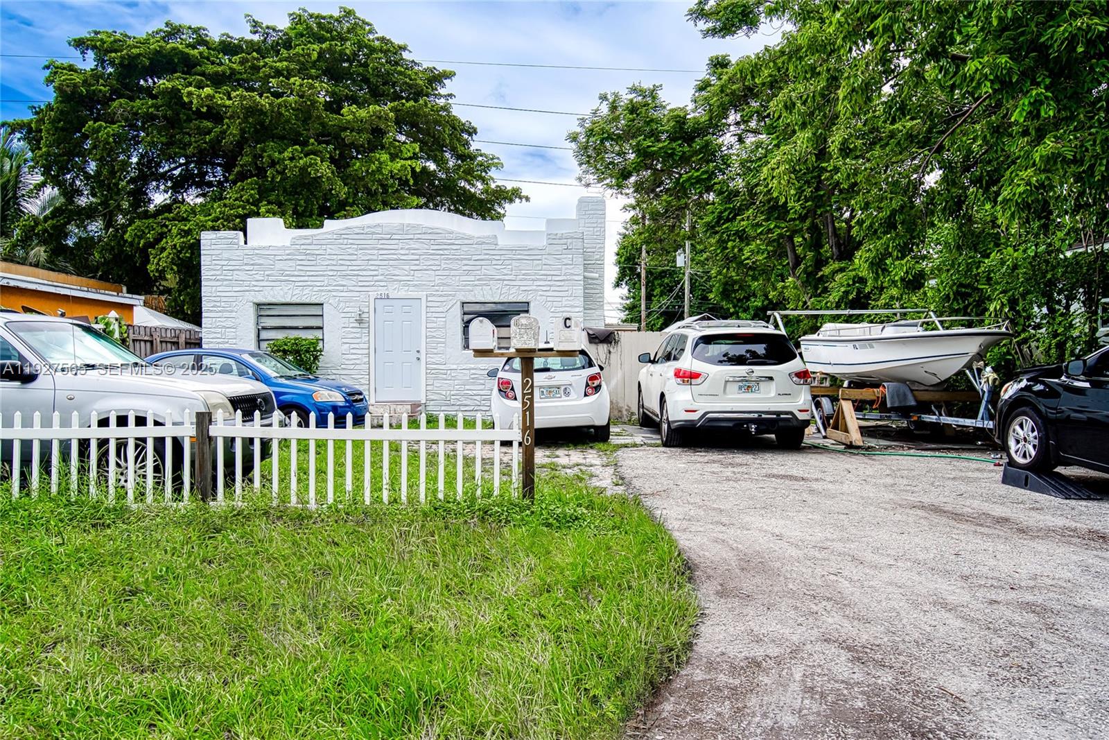 See details / 2113 sq. ft. $ 2025-12-09 0 Photo