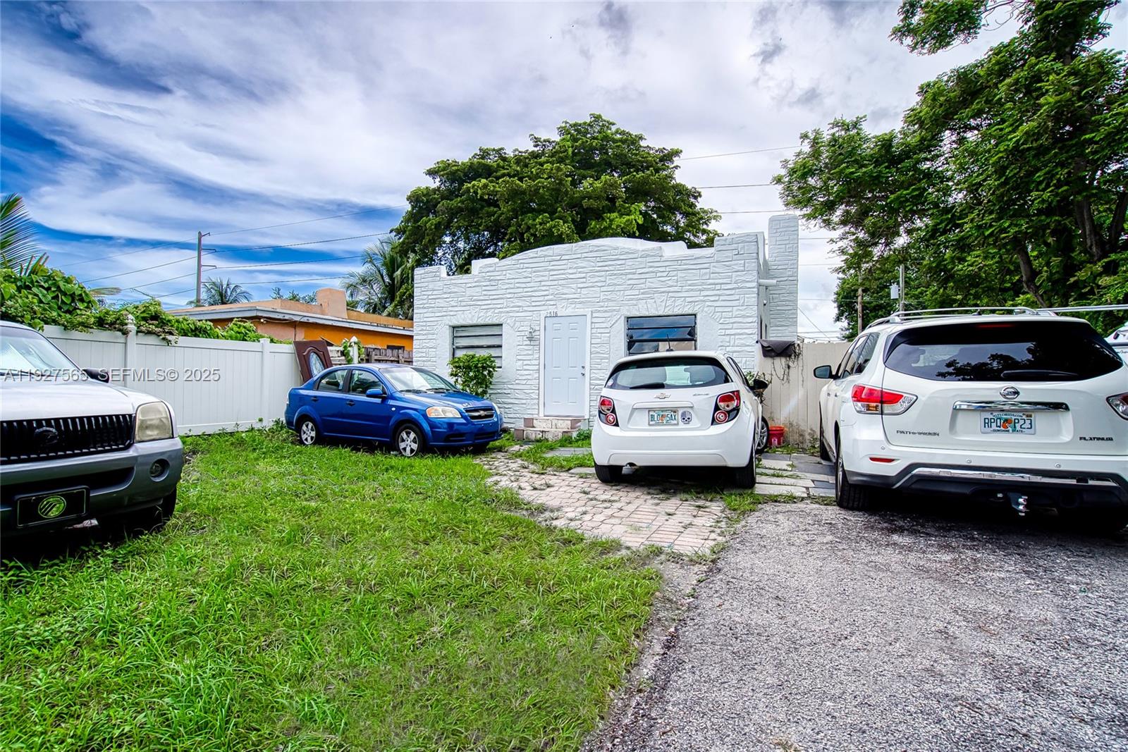 See details / 2113 sq. ft. $ 2025-12-09 0 Photo