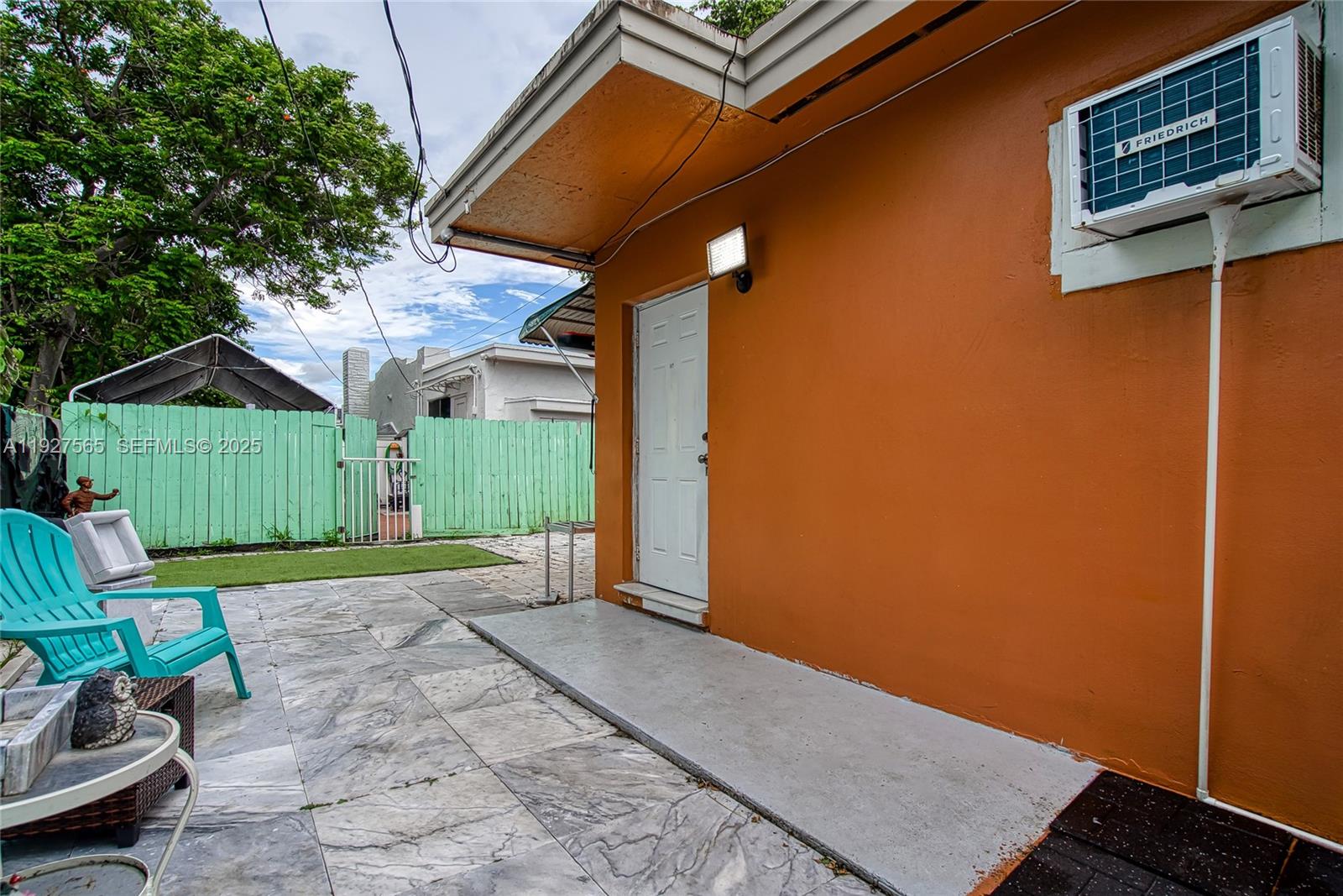 See details / 2113 sq. ft. $ 2025-12-09 0 Photo