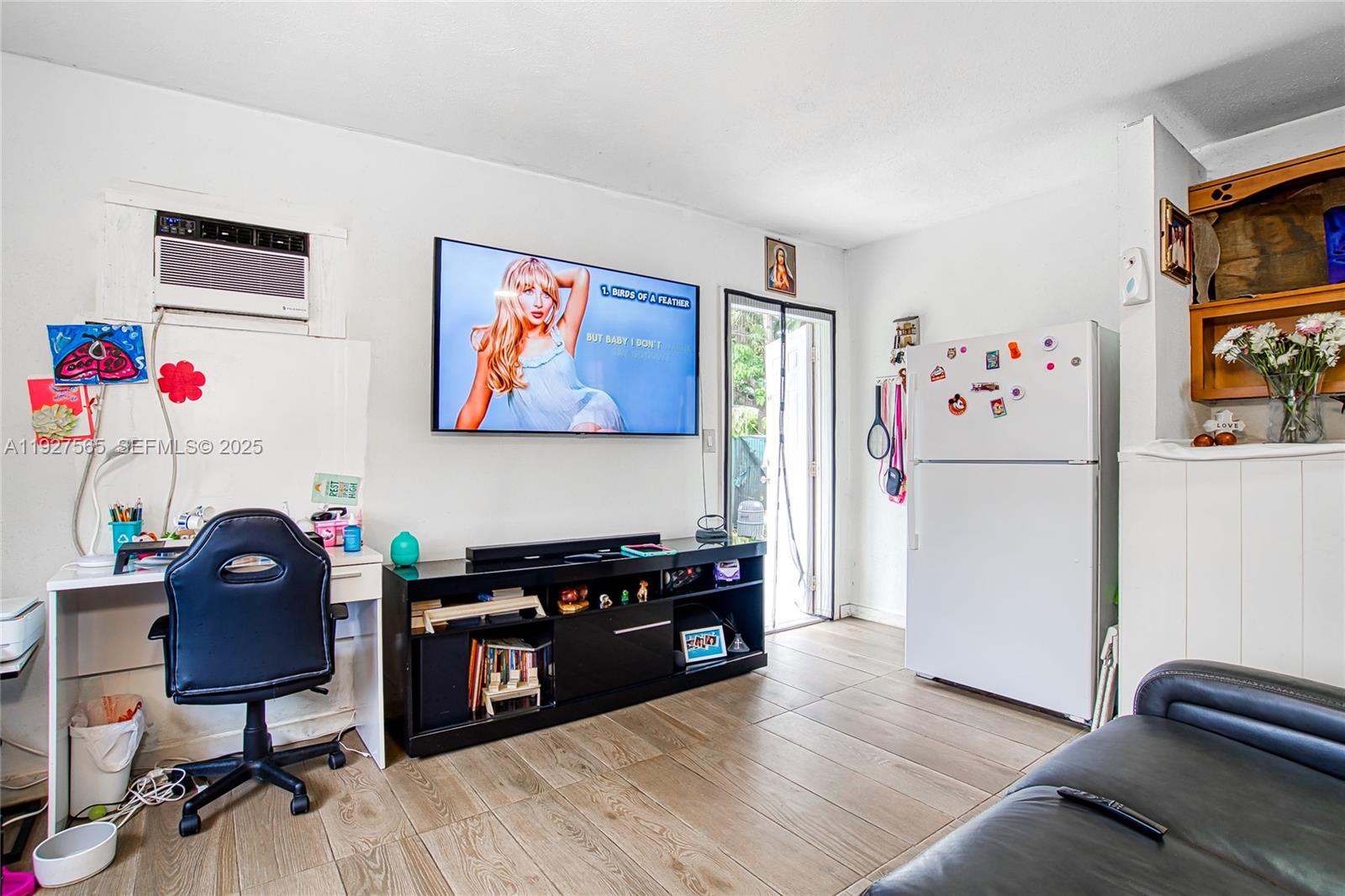 See details / 2113 sq. ft. $ 2025-12-09 0 Photo