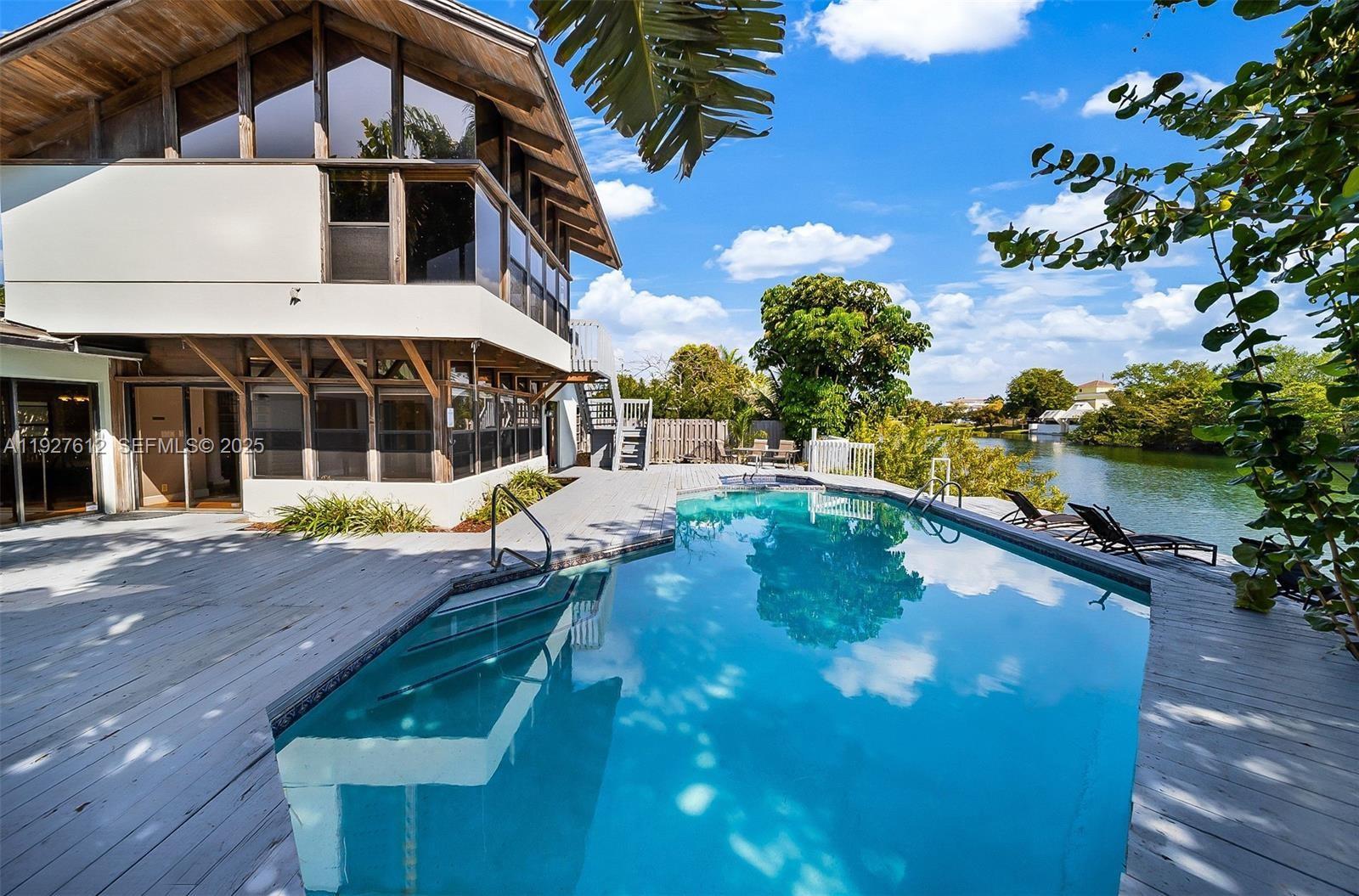 1524 4 / 4 2685 кв.футов $ 2025-12-09 0 Фото