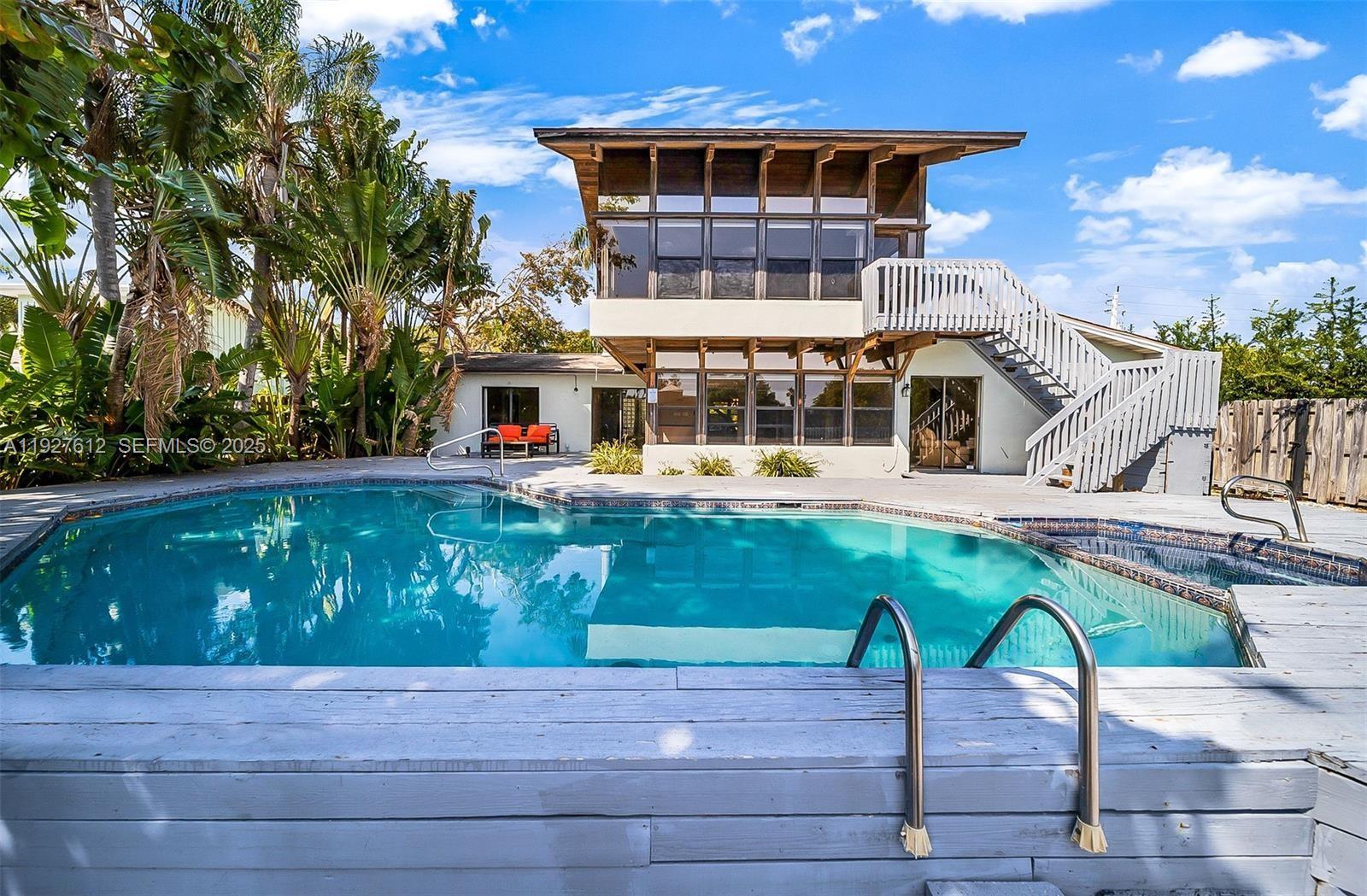 1524 4 / 4 2685 кв.футов $ 2025-12-09 0 Фото