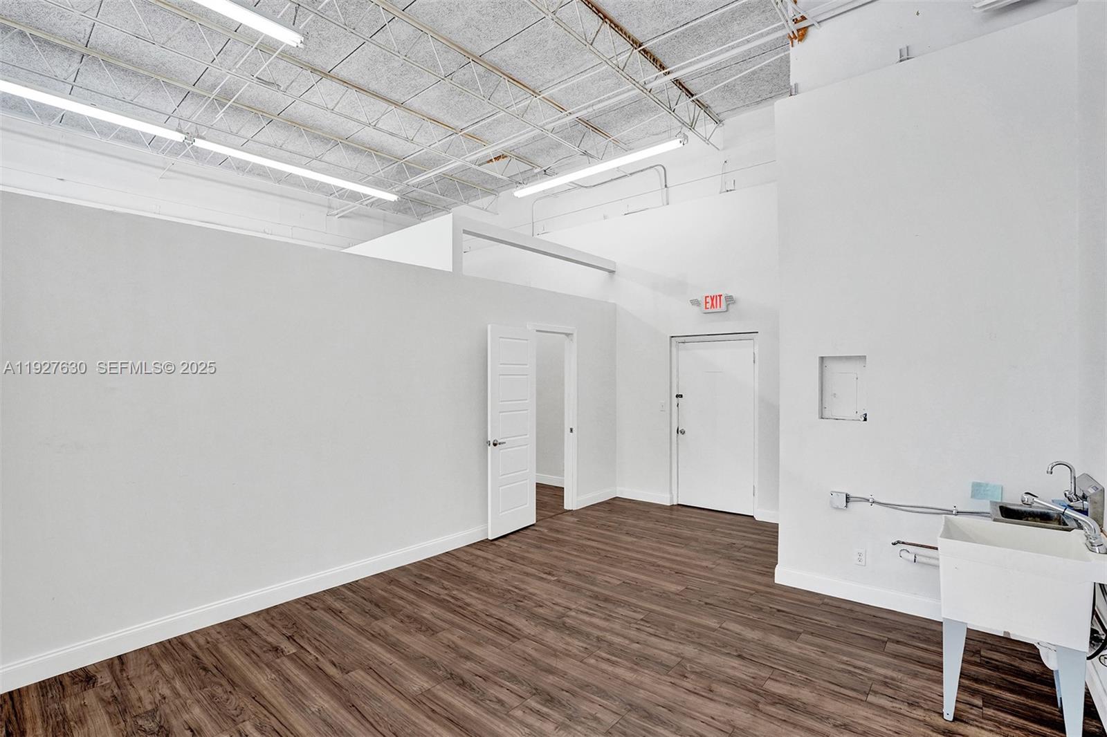   /   sq. ft. $ 2025-12-09 0 Photo