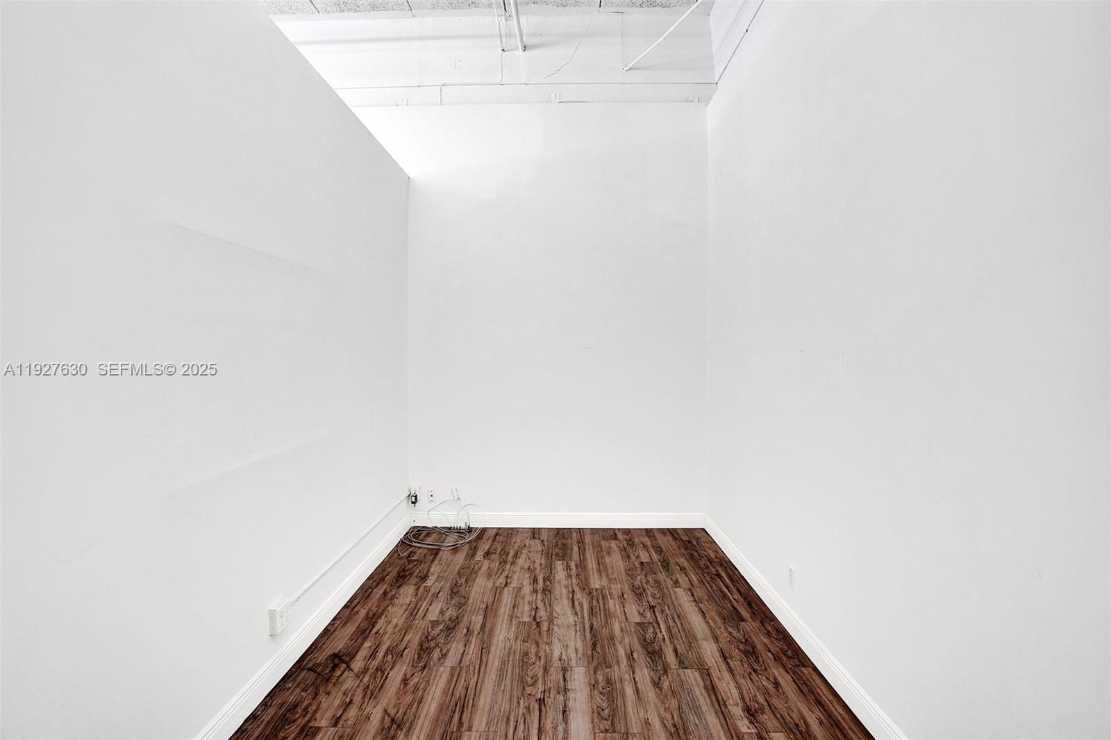   /   sq. ft. $ 2025-12-09 0 Photo