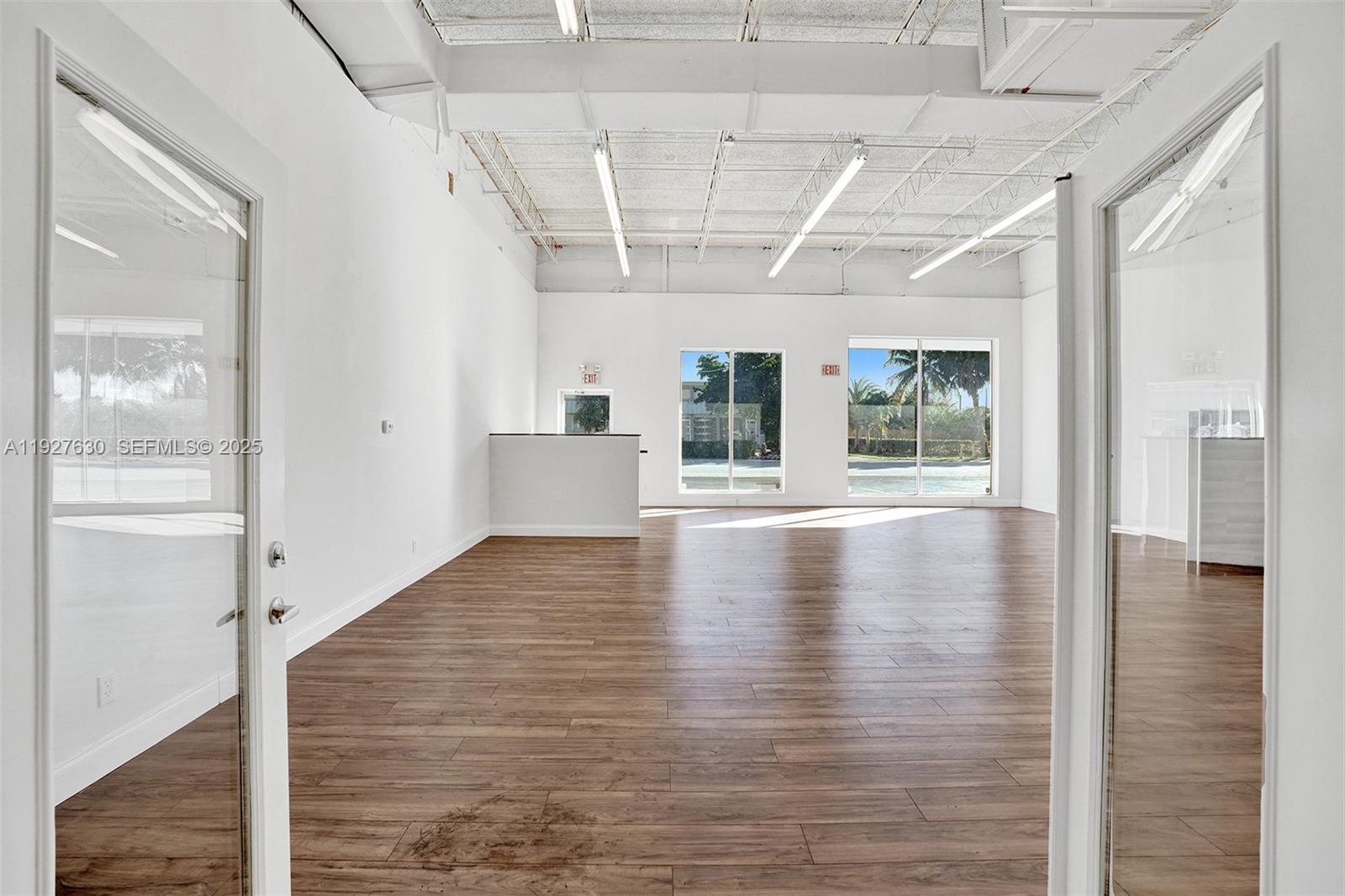   /   sq. ft. $ 2025-12-09 0 Photo