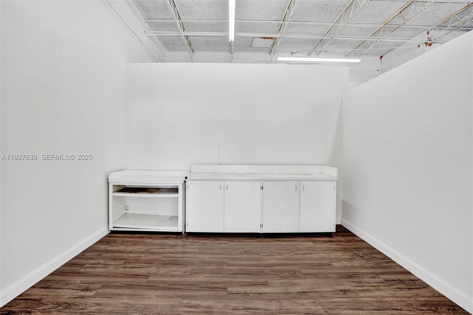   /   sq. ft. $ 2025-12-09 0 Photo