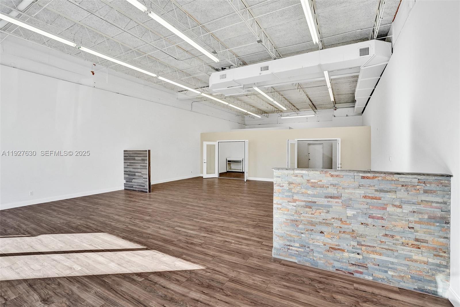   /   sq. ft. $ 2025-12-09 0 Photo