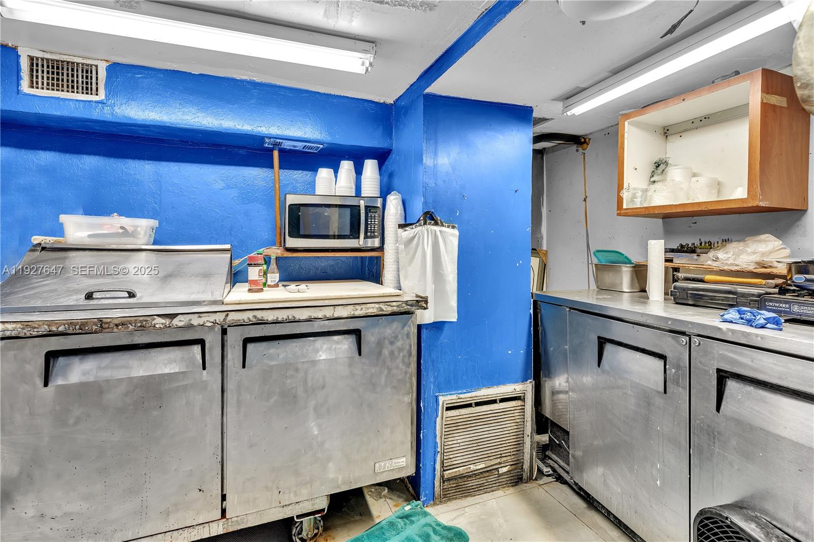 See details / sq. ft. $ 2025-12-09 0 Photo