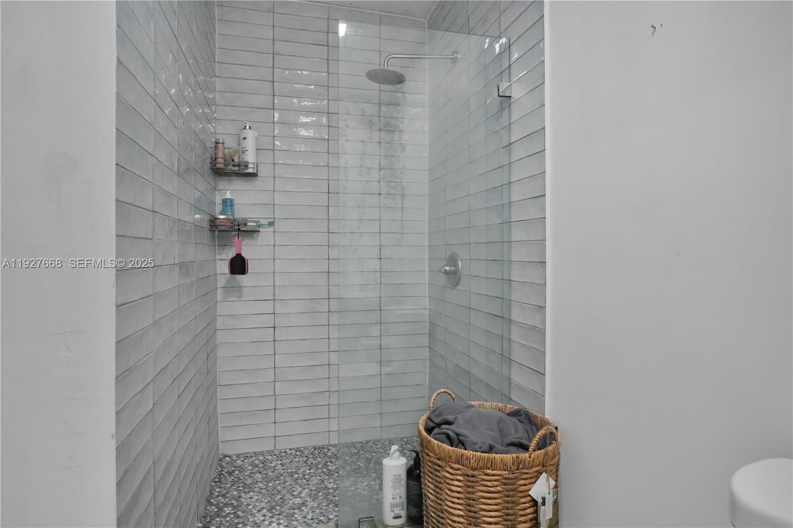 See details / 2496 sq. ft. $ 2025-12-09 0 Photo