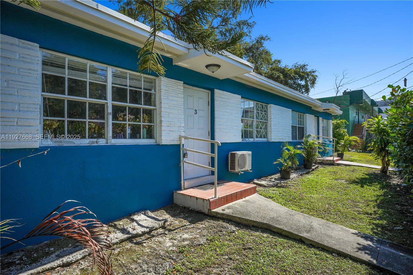 See details / 2496 sq. ft. $ 2025-12-09 0 Photo