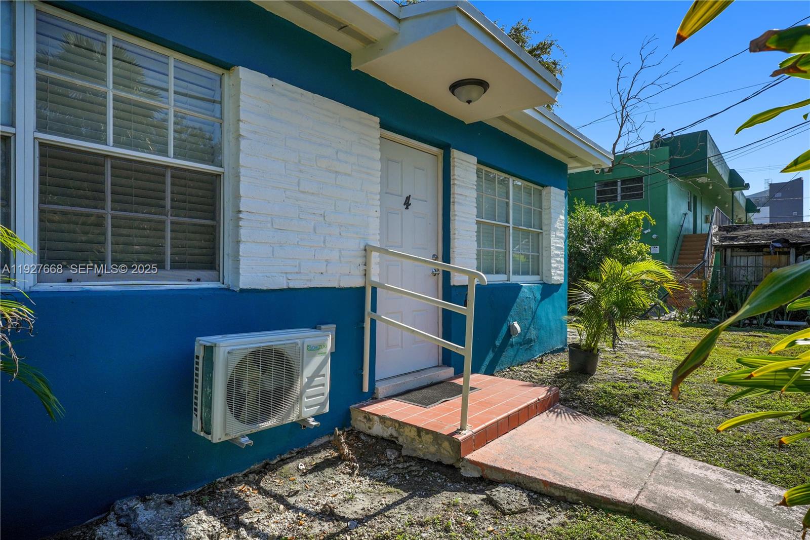 See details / 2496 sq. ft. $ 2025-12-09 0 Photo