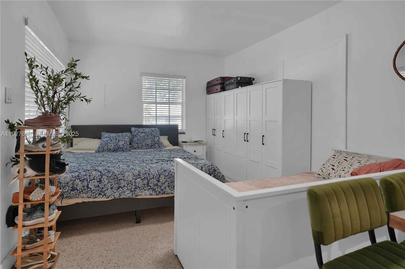 See details / 2496 sq. ft. $ 2025-12-09 0 Photo