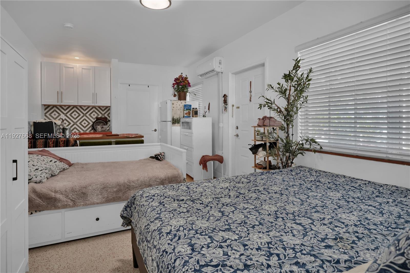 See details / 2496 sq. ft. $ 2025-12-09 0 Photo