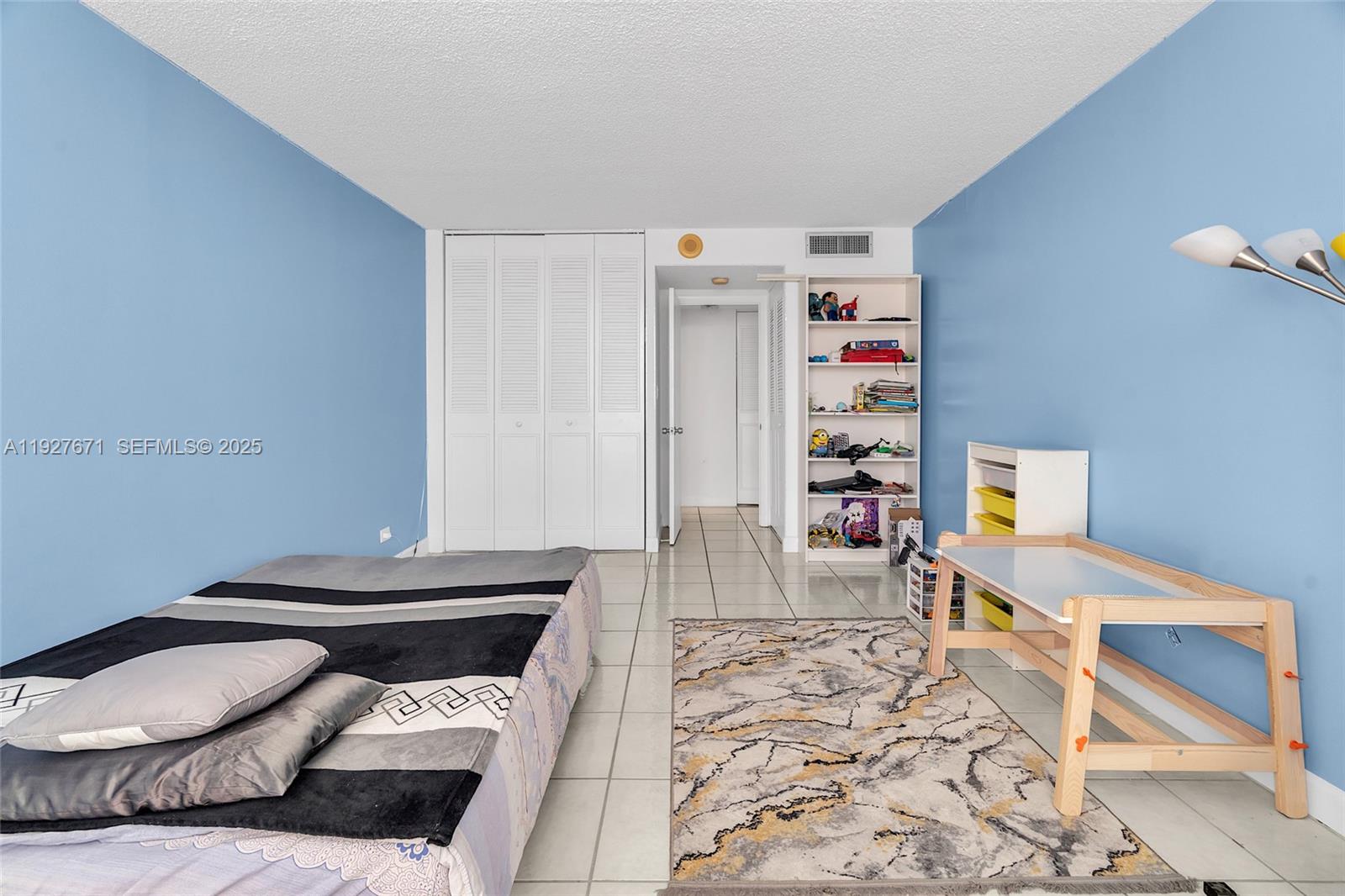 Ver detalles 2115 1 / 2 943 sq. ft. $ 2025-12-09 0 foto