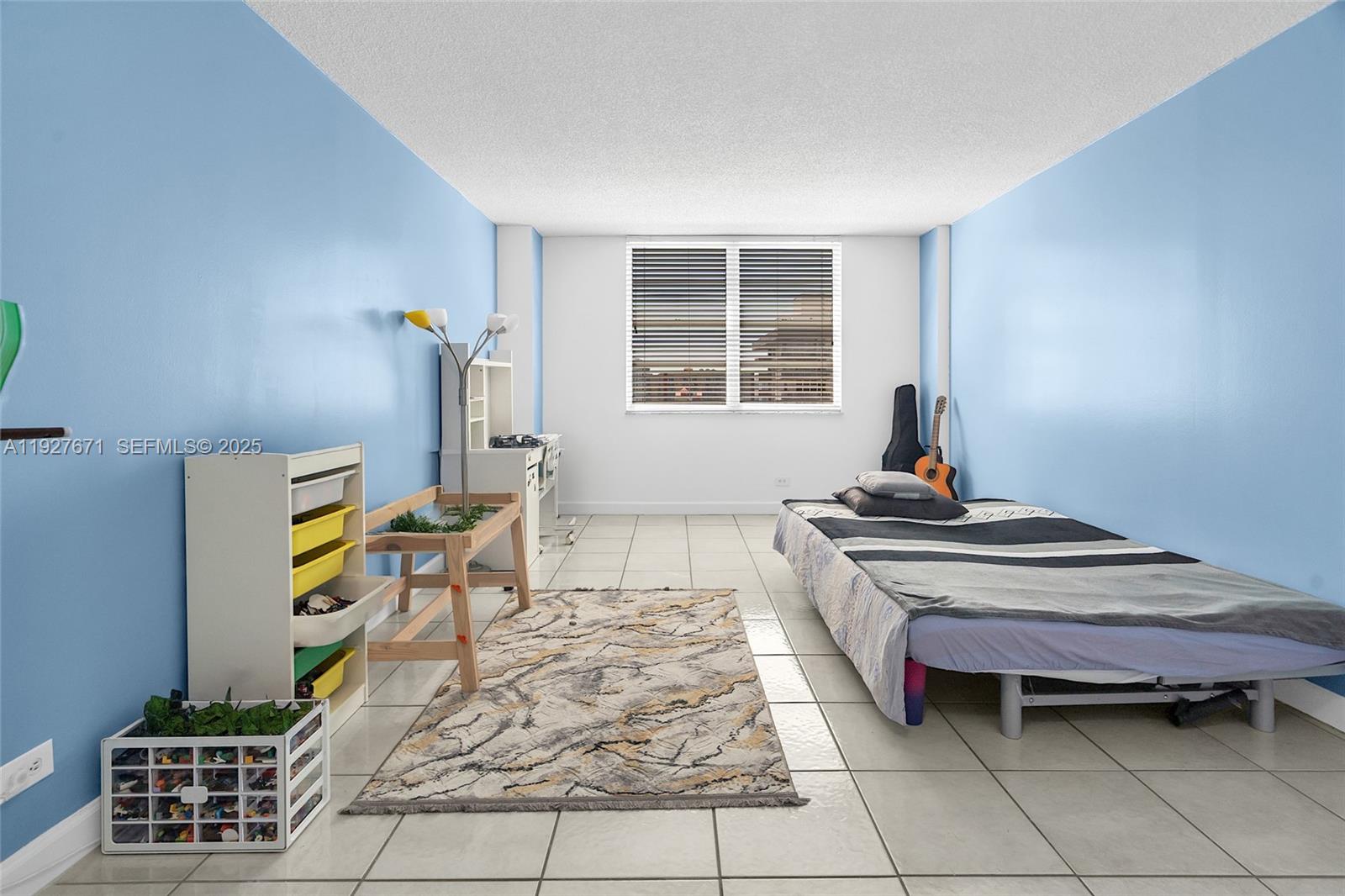 Ver detalles 2115 1 / 2 943 sq. ft. $ 2025-12-09 0 foto